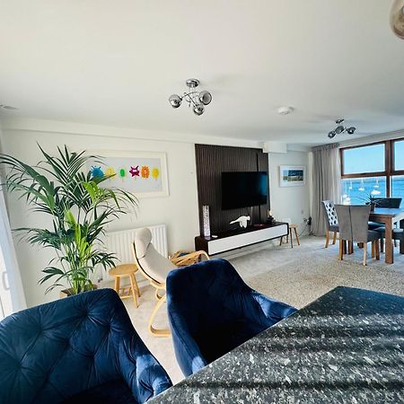 Marina Sea View Apt - Second Floor With Lift, Modern Холихед Экстерьер фото
