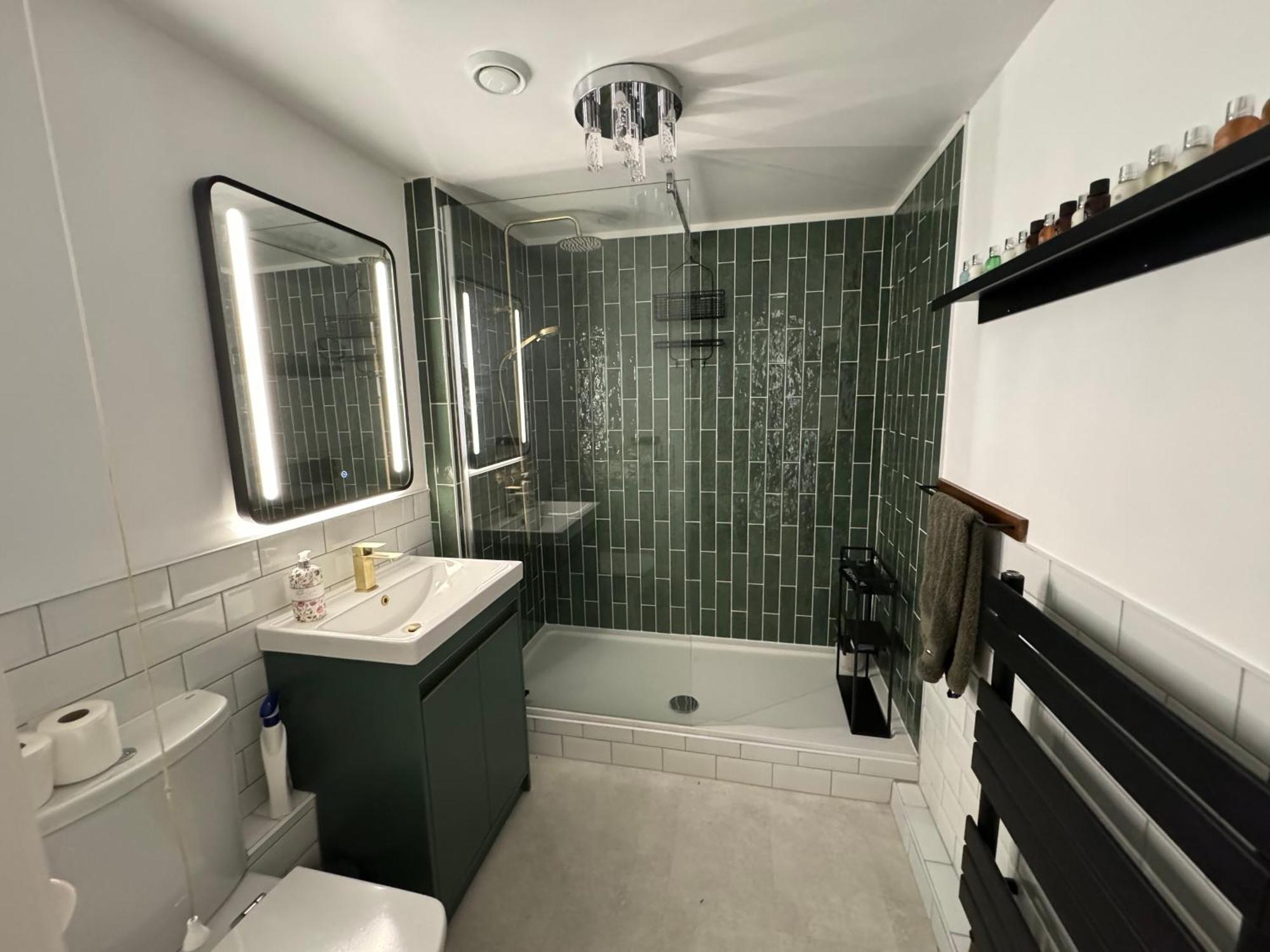 Marina Sea View Apt - Second Floor With Lift, Modern Холихед Экстерьер фото